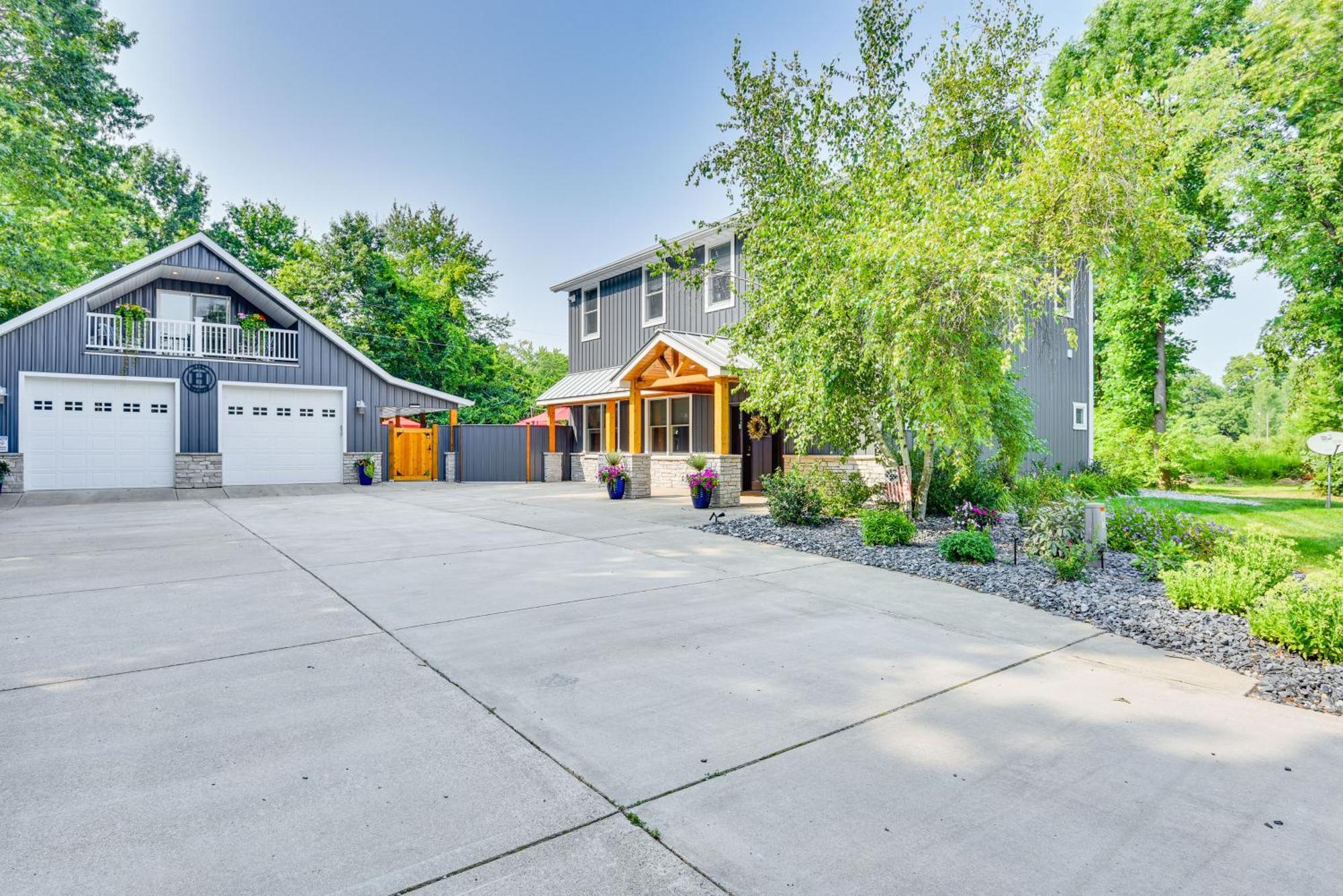 Benton Harbor Apt With Balcony And Shared Fire Pit 외부 사진